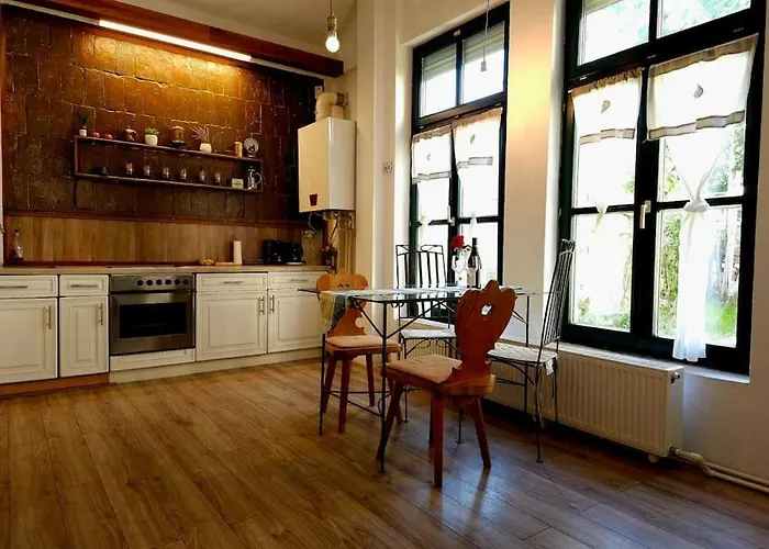 Urban Oasis Chic Central Apartment