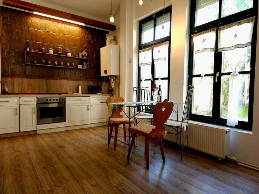 Urban Oasis Chic Apartment *